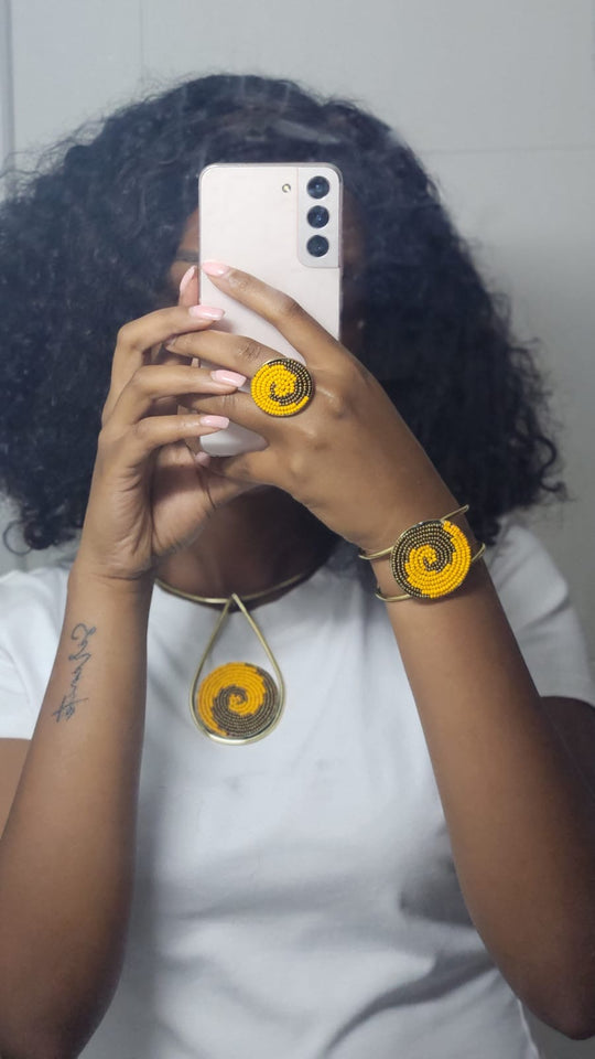 Collier en Perles Belo : Élégance Classique pour Toutes les Occasions